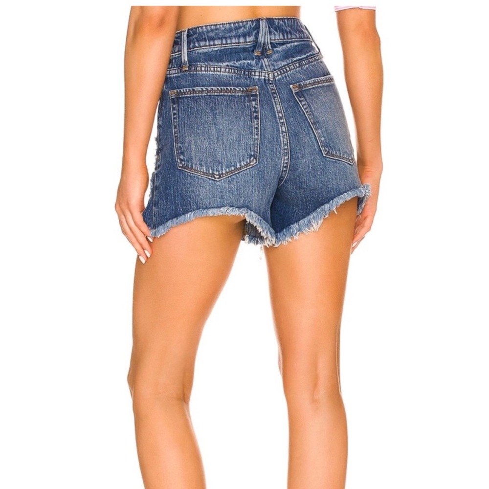 Good American The Bombshell Denim Distressed Shor… - image 6